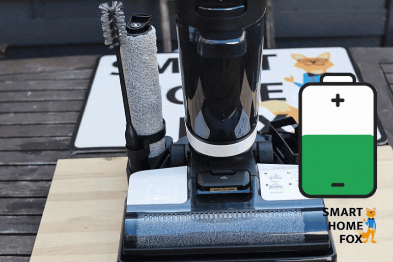 Tineco Floor One S3 auf der Ladestation mit Timer
